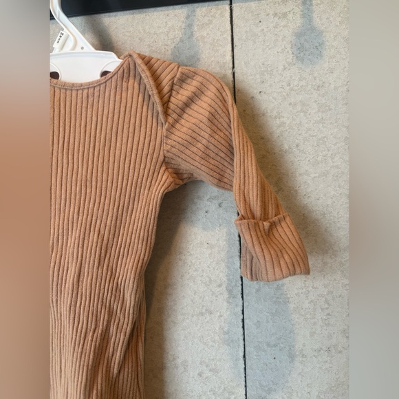 Simple Folk Gown - Picture 6 of 9